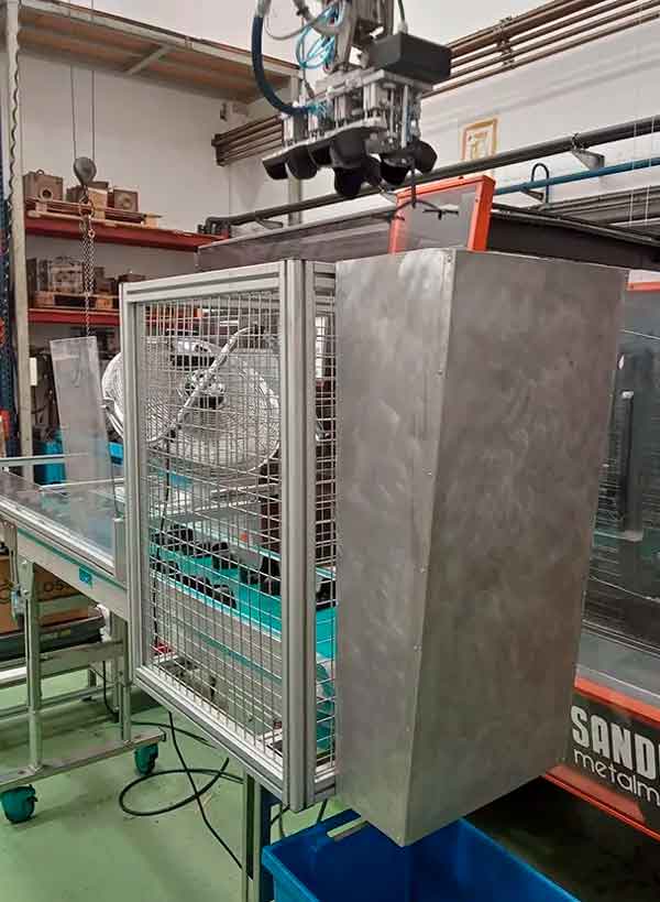 Cerramiento seguridad con perfilería de aluminio instalada