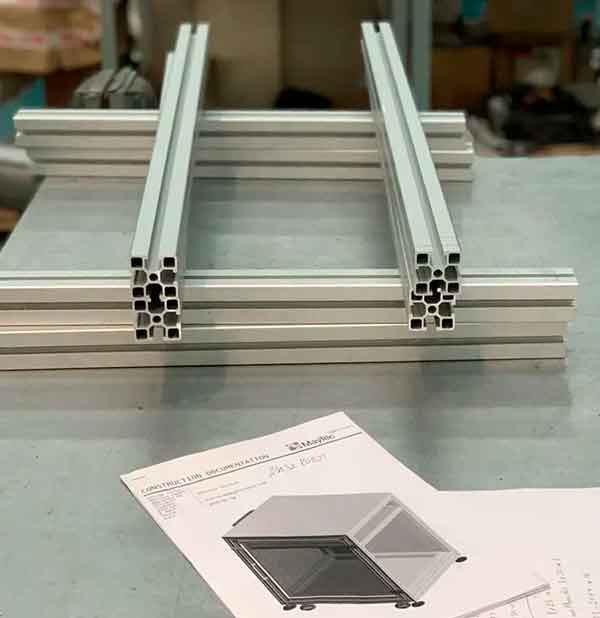 Montaje de estructura con perfil de aluminio